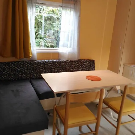 Mobil-home Au Pied Des Pyrenees Kamp alanı *