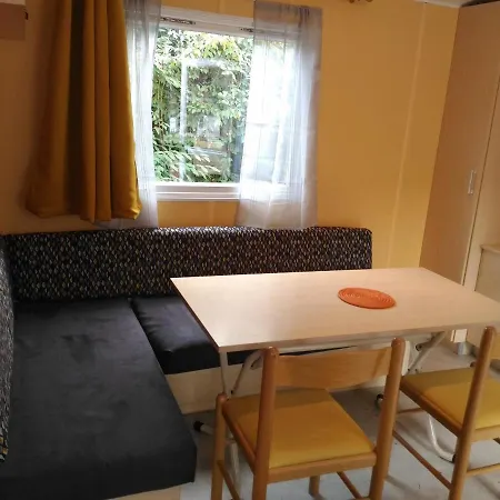 Camping Mobil-home Au Pied Des Pyrénées